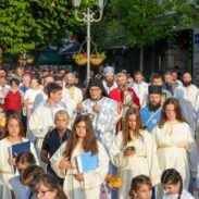 Владика Пајсије на литији у Колашину