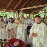 Епископ Кирило служио Литургију на црквишту манастира Бршљанац