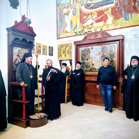 Митрополит Јоаникије узео молитвено учешће у вечерњој служби у Пакрацу