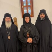 Na fotografiji je pored oca Jakova, igumanija manastira Bazijaša mati Teofanija i iguman manastira Zlatica otac Gerasim