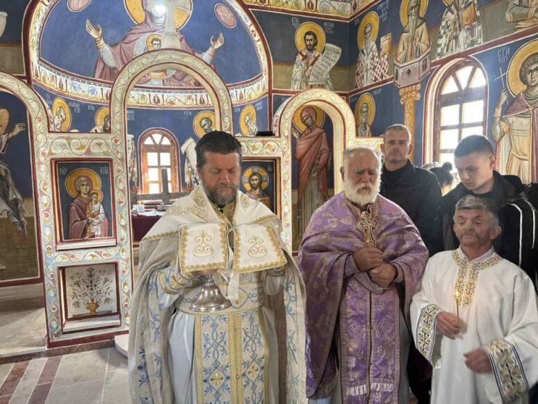 Отац Гојко Перовић у Баковићима: Славимо Бога што није окренуо своје лице од нас Отац Гојко Перовић у Баковићима