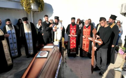 У Бару сахрањен Никола Ковачевић, опијело служио Владика Пајсије Сахрана Николе Ковачевића 1080x675