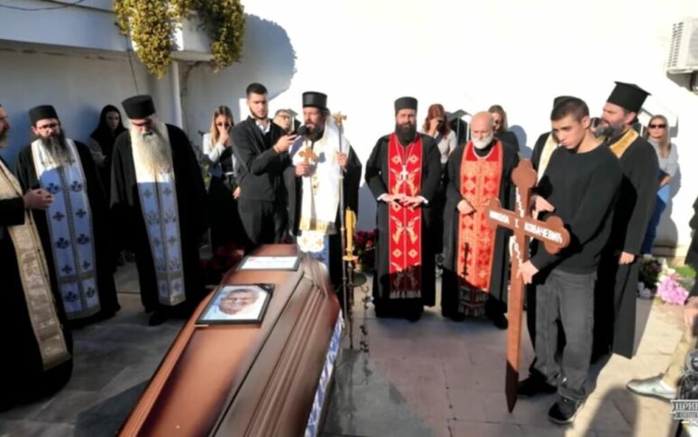 У Бару сахрањен Никола Ковачевић, опијело служио Владика Пајсије Сахрана Николе Ковачевића 1080x675