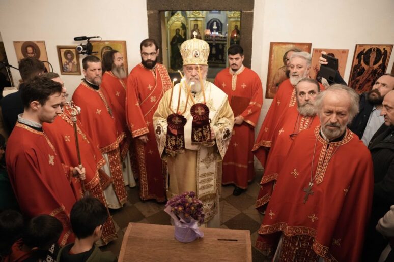 Света архијерејска литургија у Храму под Горицом, служио Владика Кирило Света архијерејска литургија у Храму под Горицом, служио Владика Кирило