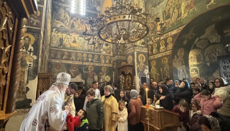Света литургија у прву недељу Божићног поста у манастиру Грачаница Теодосије 1