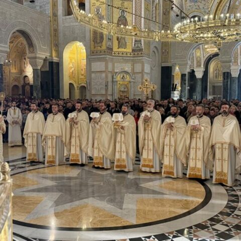 У прву недељу Божићног поста Патријарх Порфирије богослужио у Храму Светог Саве