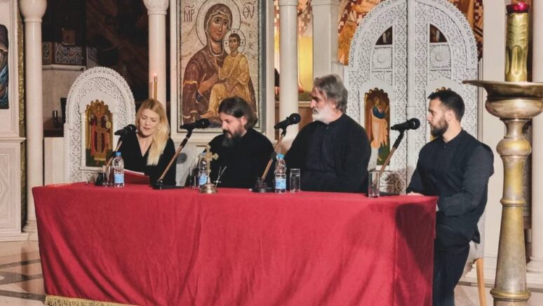 Духовни разговор на тему „Христос се рађа, узнесите се“, свештеници из Херцег Новог одржали у Требињу Духовни разговор на тему „Христос се рађа, узнесите се“