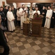 Вечерња служба и налагање бадњака у храму под Горицом