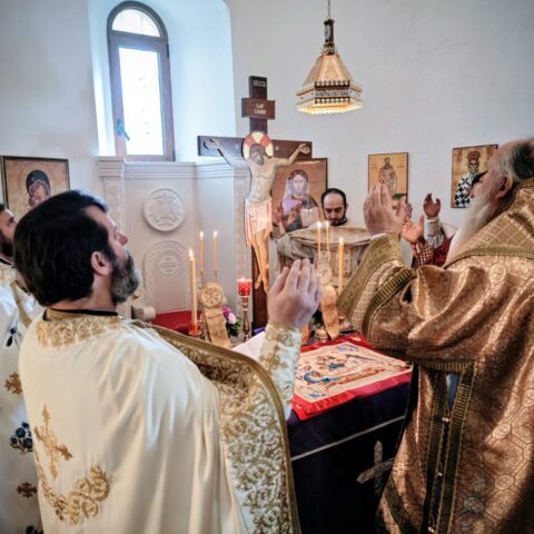Митрополит Јоаникије и Владика Пајсије богослужили у Цркви Светог Томе у Бечићима