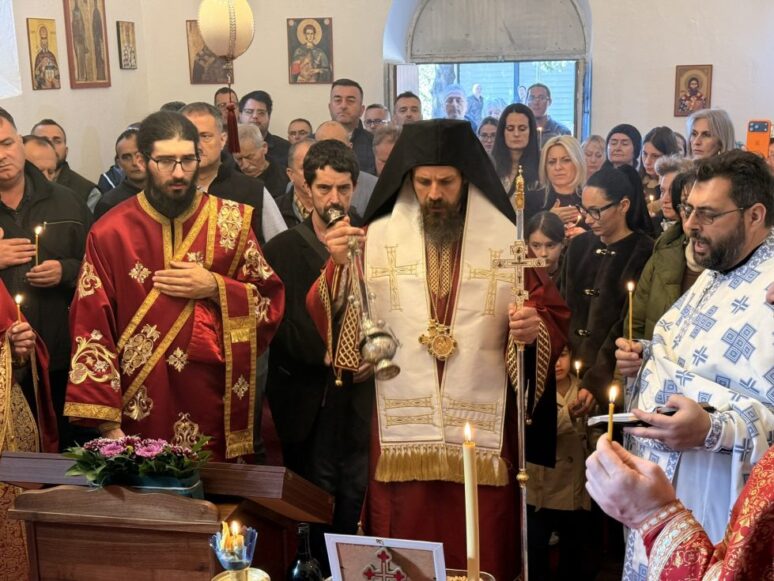 Света литургија и помен о. Остоји Остојићу, служио Владика Пајсије Света литургија и помен о. Остоји Остојићу, служио Владика Пајсије