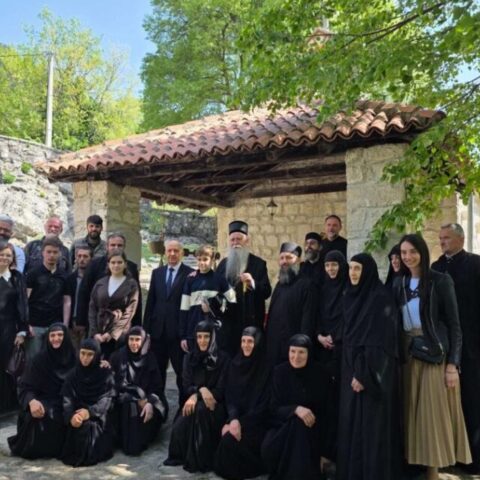 Митрополит Јоаникије на Источни петак богослужио у Добрској ћелији