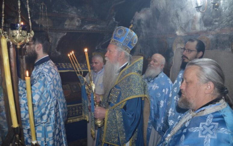 Митрополит Јоаникије у Острогу: Да љубимо Бога Спаситеља свијета и да љубимо једни друге Митрополит Јоаникије у Острогу