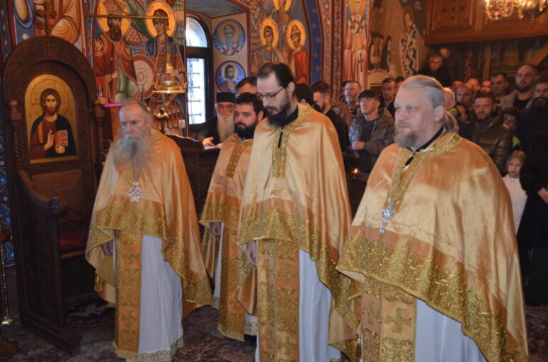 Улазак Господа Исуса Христа у Јерусалим молитвено прослављен у oстрошкој светињи Улазак Господа Исуса Христа у Јерусалим молитвено прослављен у Oстрошкој светињи