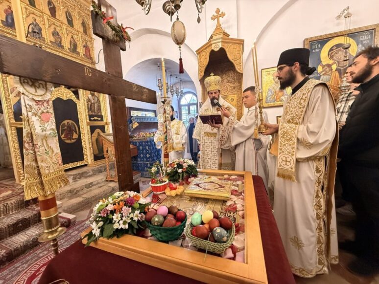 Владика Пајсије на Велику суботу богослужио у Цетињском манастиру Владика Пајсије на Велику суботу богослужио у Цетињском манастиру