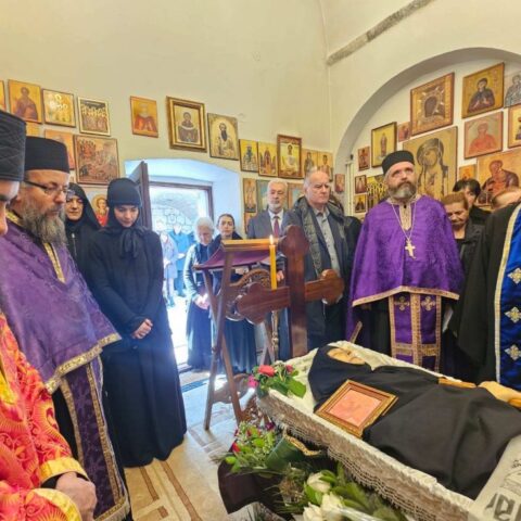 Заупокојена литургија и опијело монахињи Исихији (Кривокапић)