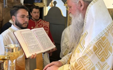 Митрополит Јоаникије богослужио у Цетињском манастиру, у чин ђакона рукоположио монаха Георгија Митрополит Јоаникије богослужио у Цетињском манастиру, у чин ђакона рукоположио монаха Георгија