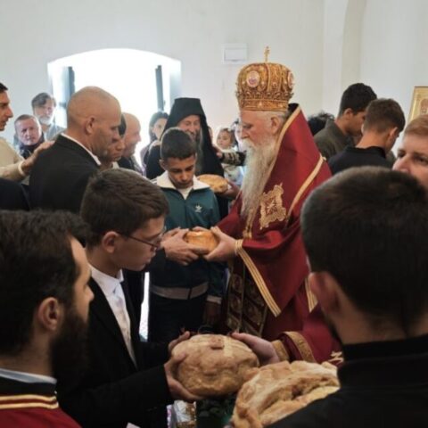 Митрополит Јоаникије за славу светородне лозе Петровића богослужио на Његушима