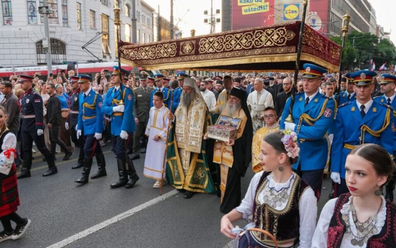 Спасовданска литија са Часним појасом Пресвете Богородице – највећи молитвени скуп у историји Београда Спасовданска литија са Часним појасом Пресвете Богородице – највећи молитвени скуп у историји Београда