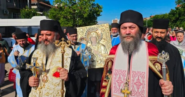 Хиландарски игуман донео верни препис иконе Пресвете Богородице Тројеручице у Штип 719203613 18102933191024040 2540513074653310451 N