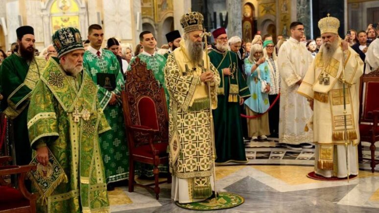 Patrijarh Porfirije služio pred Pojasom Presvete Bogorodice u Hramu Svetog Save Patrijarh Porfirije služio pred Pojasom Presvete Bogorodice u Hramu Svetog Save