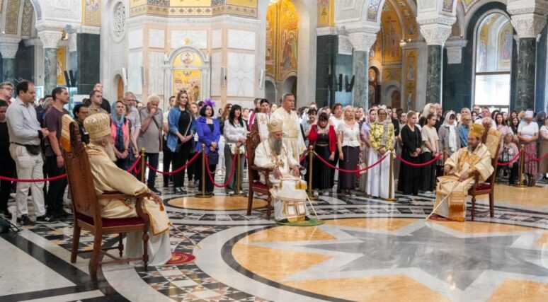 Verom treba da živimo, njom da dišemo i da budemo ispunjeni molitvom Verom treba da živimo, njom da dišemo i da budemo ispunjeni molitvom