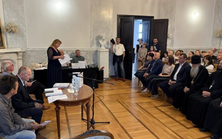 Владика Јован на представљању књиге у Дарувару Владика Јован на представљању књиге у Дарувару