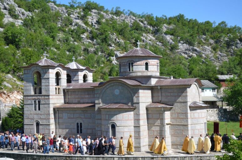Ивањдан прослављен у Острогу, богослужио Митрополит Јоаникије Ивањдан прослављен у Острогу