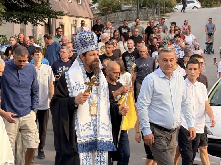 Госпођинданску литију у Колашину предводио Владика Пајсије Госпођинданску литију у Колашину предводио Владика Пајсије