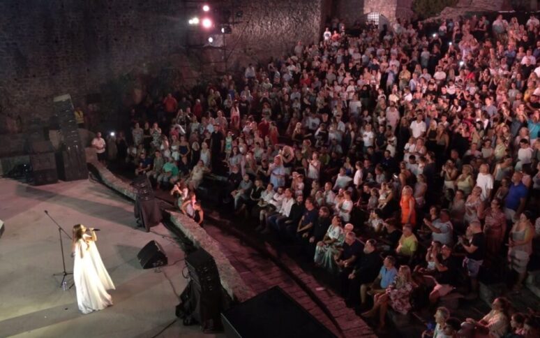 У Херцег Новом одржан добротворни концерт Данице Црногорчевић Koncert D Crnogorcevic 1080x675