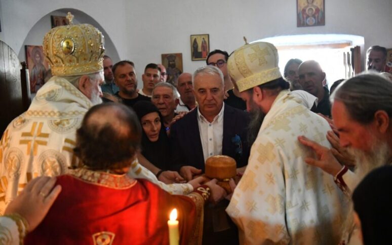 Mitropolit Joanikije i Episkop novobrdski Ilarion bogoslužili u manastiru Svetih Mironosica u Dupilu Mitropolit Joanikije i Episkop novobrdski Ilarion bogoslužili u manastiru Svetih Mironosica u Dupilu
