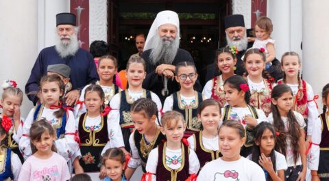 Патријарх Порфирије: Целивајући сваког свог ближњег, целивамо Господа Христа. У том целиву је наше спасење! Патријарх Порфирије
