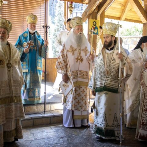 Празник преподобних чудотвораца Cветих Зосима и Јакова Туманских свечано је прослављен данас у манастиру Тумане