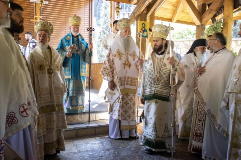 Празник преподобних чудотвораца Cветих Зосима и Јакова Туманских свечано је прослављен данас у манастиру Тумане Празник преподобних чудотвораца Cветих Зосима и Јакова Туманских свечано је прослављен данас у манастиру Тумане