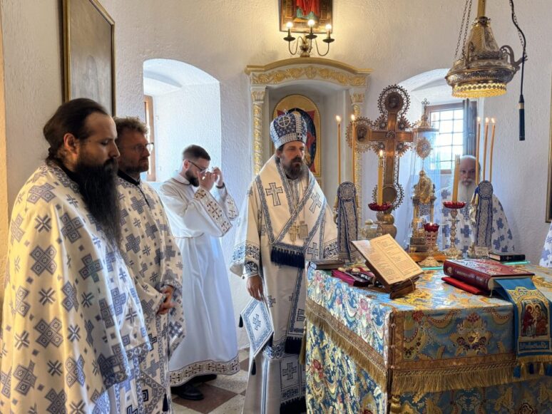 Владика Пајсије богослужио у Цетињском манастиру Владика Пајсије богослужио у Цетињском манастиру