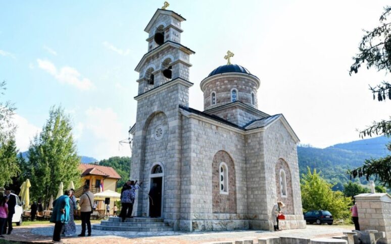 Слава храма у Барама Радовића, богослужи Митрополит Јоаникије храм у Барама Радовића