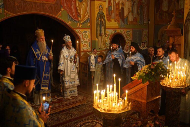 Митрополит Јоаникије началствовао свеноћним бденијем у манастиру у Звјеркима Jch01101 980x653