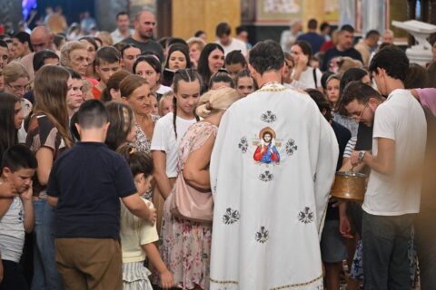 У Саборном храму Светог Јована Владимира одслужен молебан за благословен почетак нове школске године У Саборном храму Светог Јована Владимира одслужен молебан за благословен почетак нове школске године