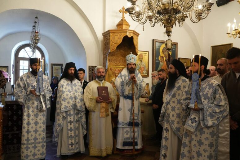 Владика Пајсије: Истински пут је крстоносни пут, којим човјек носи крст који му је Бог дао Владика Пајсије
