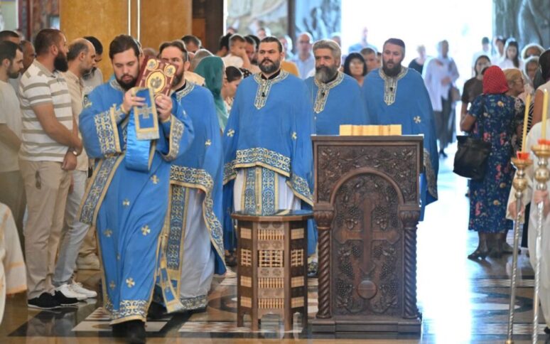 Nedjeljna Liturgija u Sabornom hramu Svetog Jovana Vladimira u Baru Liturgija Bar Saborni Hram 1080x675