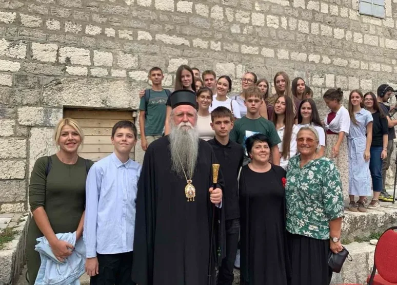 Требињски средњошколци у посјети Митрополији црногорско-приморској Trebinjski Srednjoskolci Na Djecijem Saboru 942x675