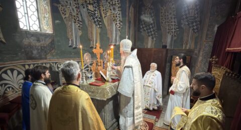 Митрополит Јоаникије богослужио у манастиру Морача: Обиљежено 27 година од оснивања Вијећа народних скупштина Црне Горе Митрополит Јоаникије богослужио у манастиру Морача