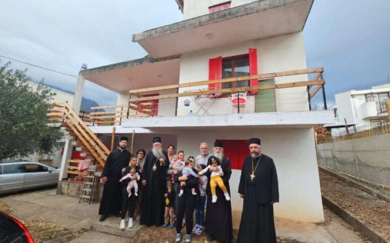 Бар: Митрополит Јоаникије посјетио штићенице Дома за маме; трибина „Буди светлост свету и своме детету“ Митрополит Јоаникије посјетио штићенице Дома за маме