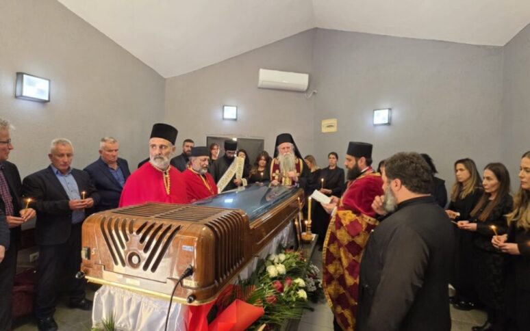 Mitropolit Joanikije služio opijelo novoprestavljenom Vidaku Radeviću Mitropolit Joanikije služio opijelo novoprestavljenom Vidaku Radeviću