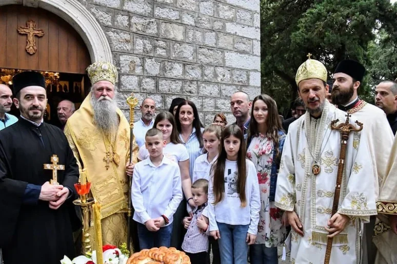 Митрополити Јоаникије и Димитрије на празник Светог Стафана Штиљановића богослуже у Бечићима Митрополити Јоаникије и Димитрије