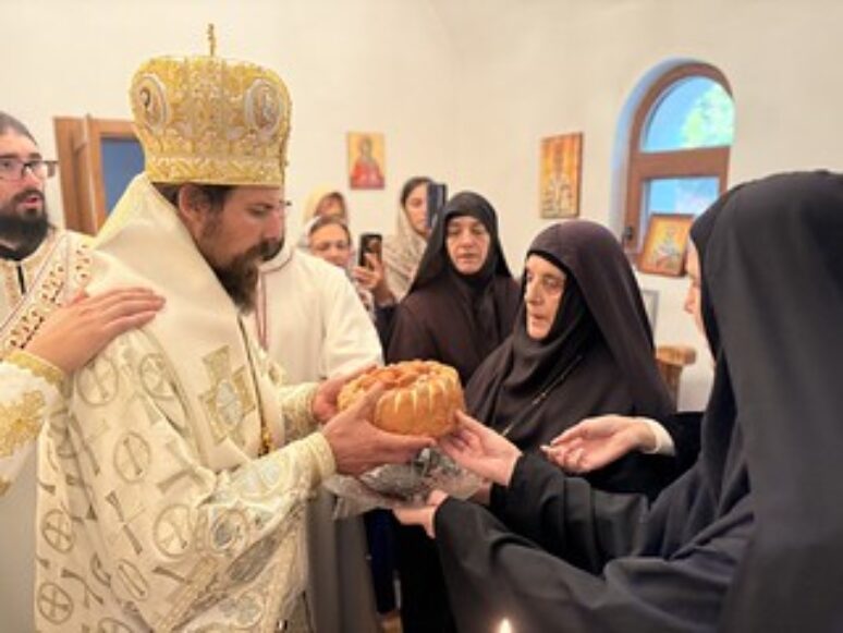 Владика Пајсије богослужио у параклису Светог Стефана Штиљановића, у Манастиру Дуга Владика Пајсије богослужио у параклису Светог Стефана Штиљановића, у Манастиру Дуга